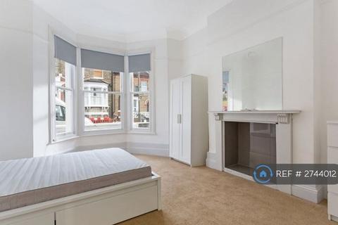 3 bedroom flat to rent, Taybridge Road, London, SW11