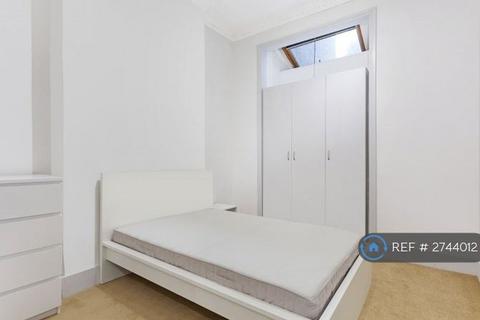 3 bedroom flat to rent, Taybridge Road, London, SW11