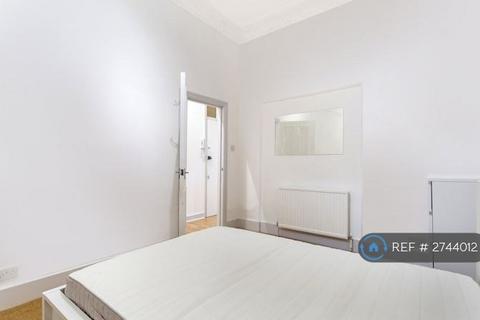3 bedroom flat to rent, Taybridge Road, London, SW11