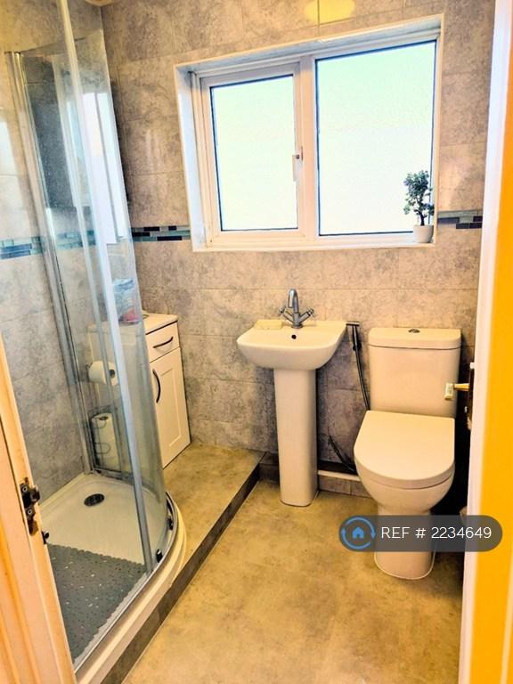 Floor 1: Bathroom