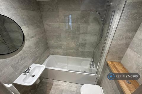 1 bedroom in a flat share to rent, Colton Square, Leicester, LE1