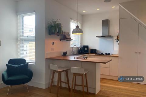 1 bedroom flat to rent, Cromwell Rd, London, SW19