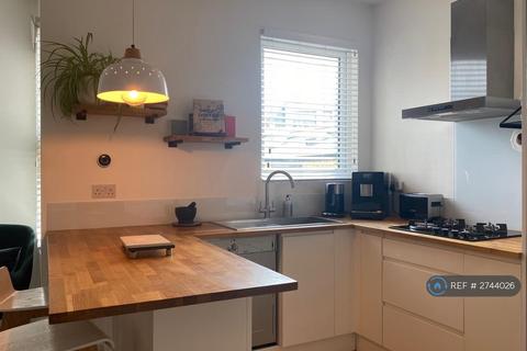 1 bedroom flat to rent, Cromwell Rd, London, SW19