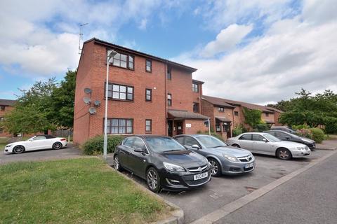 Studio to rent, Verona Close, Uxbridge, UB8