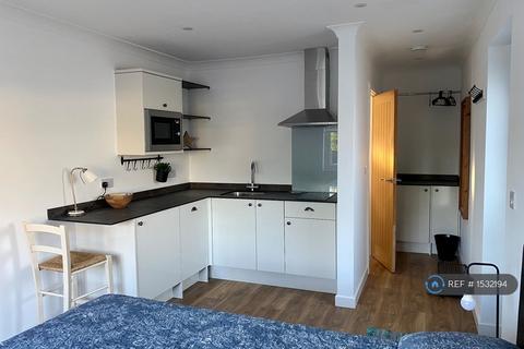 Studio to rent, New Road, Southbourne, Emsworth, PO10