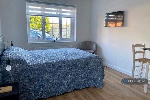 Studio to rent, New Road, Southbourne, Emsworth, PO10