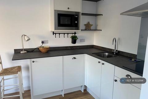 Studio to rent, New Road, Southbourne, Emsworth, PO10
