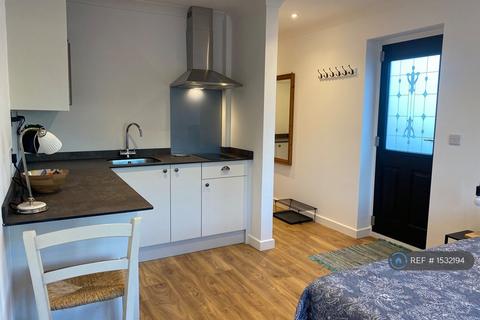 Studio to rent, New Road, Southbourne, Emsworth, PO10