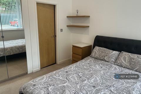 2 bedroom flat to rent, Warwickgate House, Old Trafford, Manchester, M16
