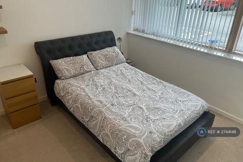 2 bedroom flat to rent, Warwickgate House, Old Trafford, Manchester, M16