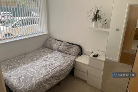 2 bedroom flat to rent, Warwickgate House, Old Trafford, Manchester, M16