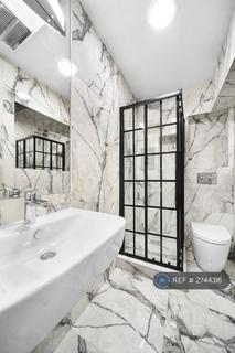 Studio to rent, Craven Terrace, London, W2