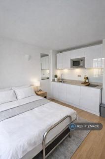 Studio to rent, Craven Terrace, London, W2
