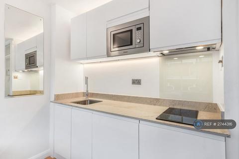 Studio to rent, Craven Terrace, London, W2