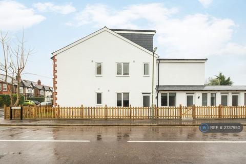 6 bedroom flat to rent, Hook Road, Epsom, KT19