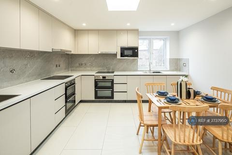 6 bedroom flat to rent, Hook Road, Epsom, KT19