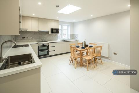 6 bedroom flat to rent, Hook Road, Epsom, KT19