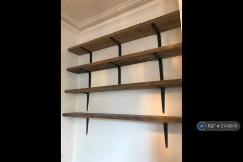 2 bedroom flat to rent, Hinton Road, London, SE24