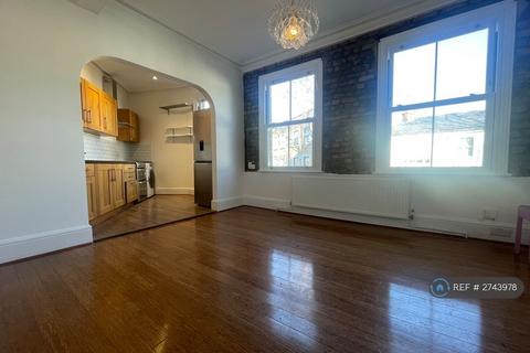 2 bedroom flat to rent, Hinton Road, London, SE24