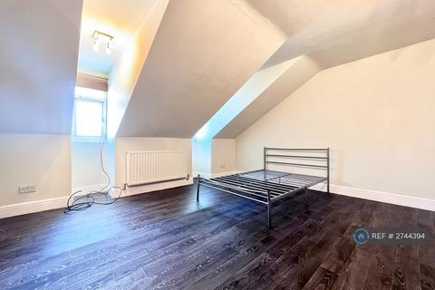 2 bedroom flat to rent, Pembroke Road, London, E17