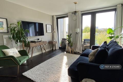 2 bedroom flat to rent, Parkside Court, London, E16