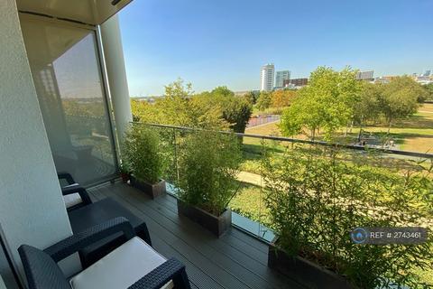 2 bedroom flat to rent, Parkside Court, London, E16
