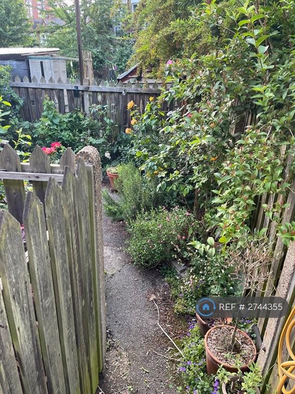 Private Garden (Foot Of Stairs From Backdoor)