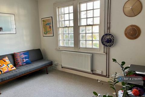 2 bedroom maisonette to rent, Merrow Street, London, SE17