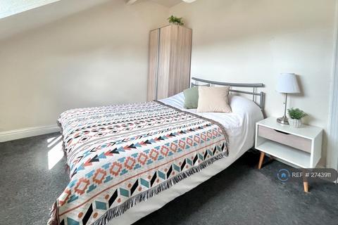 Studio to rent, Landseer Terrace, Leeds, LS13
