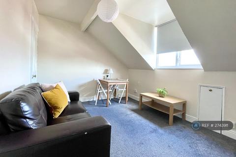 Studio to rent, Landseer Terrace, Leeds, LS13
