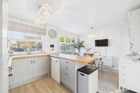 3 bedroom semi-detached house for sale, Ashford Close, Aylesbury