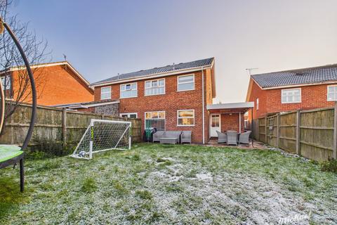 3 bedroom semi-detached house for sale, Ashford Close, Aylesbury