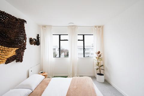 2 bedroom flat for sale, Pullman Court XV, London SW2