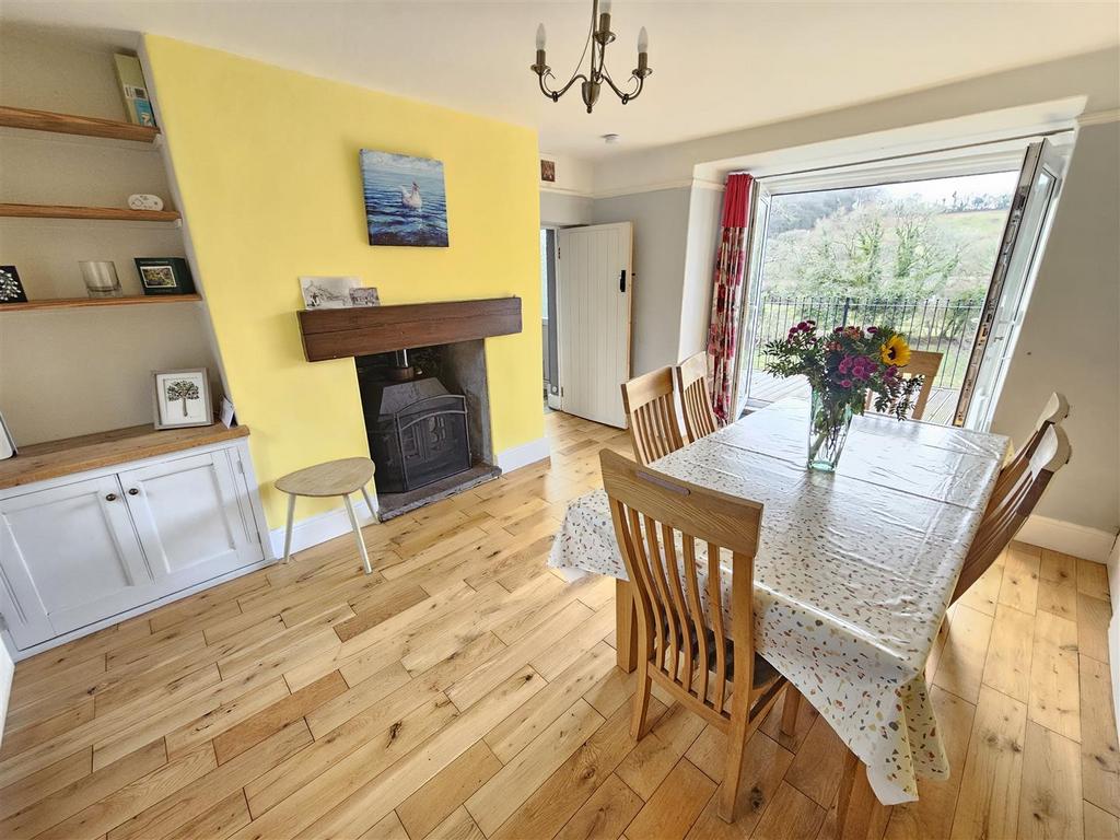 Dining Room.jpg