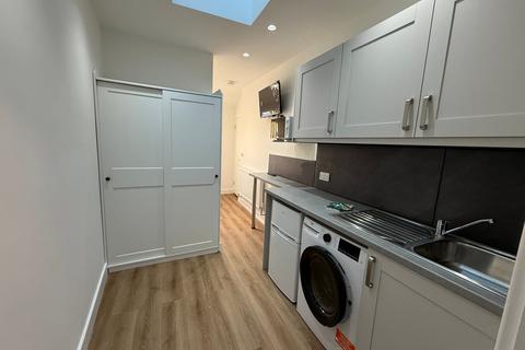 Studio to rent, Brampton Grove, Wembley, HA9