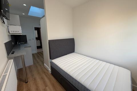 Studio to rent, Brampton Grove, Wembley, HA9