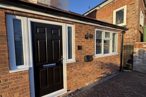 Studio to rent, Brampton Grove, Wembley, HA9