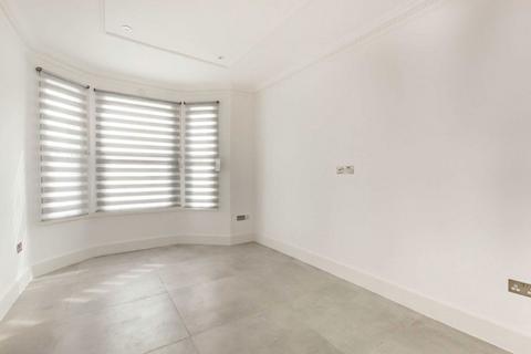 3 bedroom semi-detached house to rent, Warwick Grove, Surbiton KT5