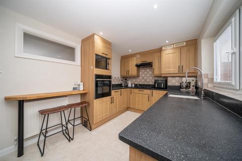 3 bedroom townhouse for sale, Garland Close, Old Town, Hemel Hempstead, Hertfordshire, HP2 5HU