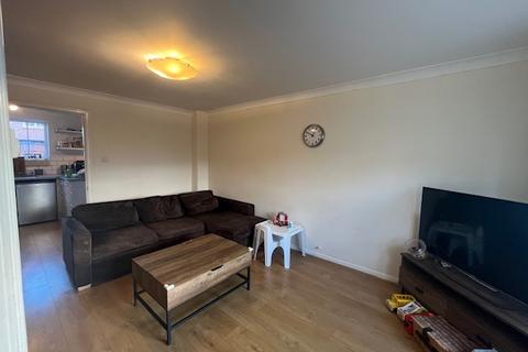 2 bedroom semi-detached house to rent, The Bartletts, Hamble