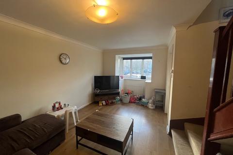 2 bedroom semi-detached house to rent, The Bartletts, Hamble