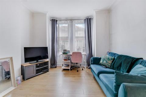 1 bedroom flat to rent, Boundary Road, Colliers Wood SW19