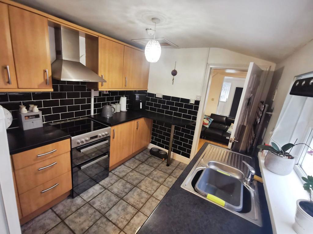 E475707b-kitchen 20