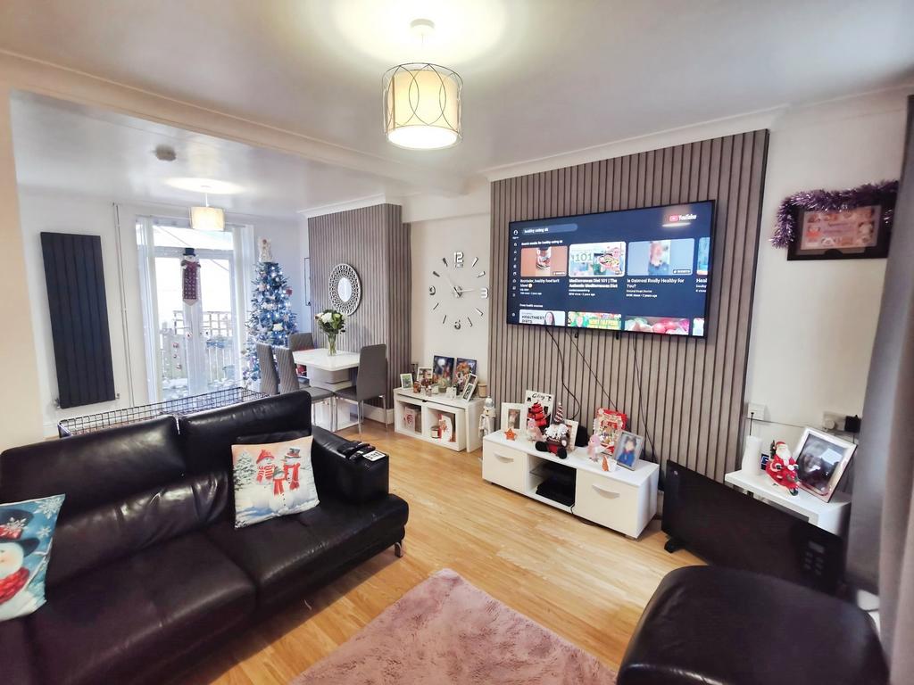 A2fd5c3f-Living 20 Ro