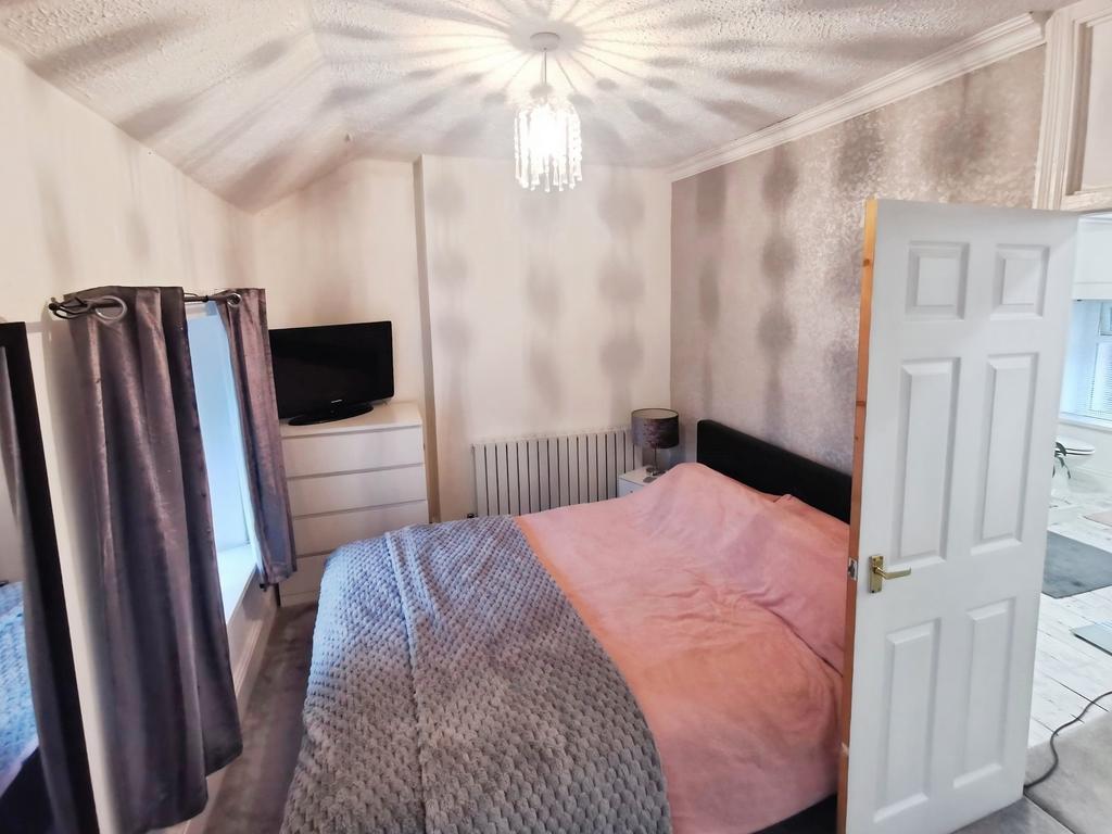 E22c4a22-Bedroom