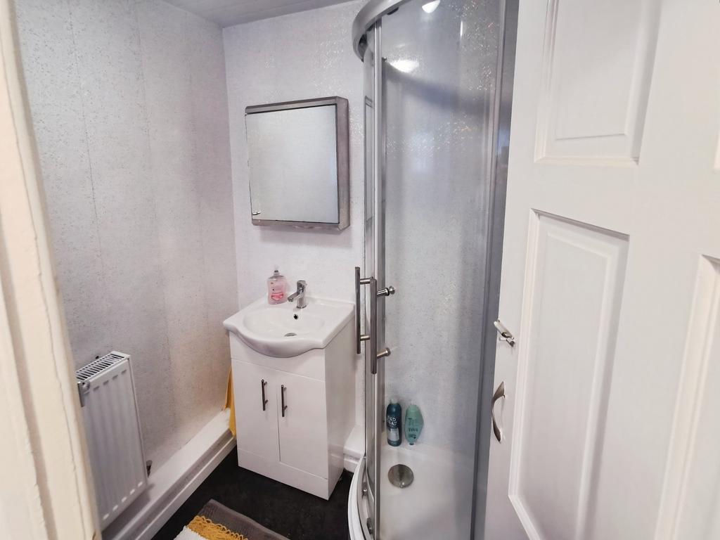 3f71f506-Shower 20ro