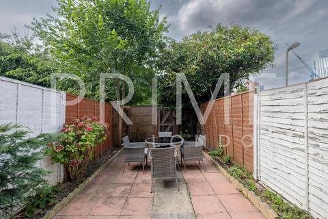 4 bedroom house to rent, Kenchester Close, Nine Elms, London
