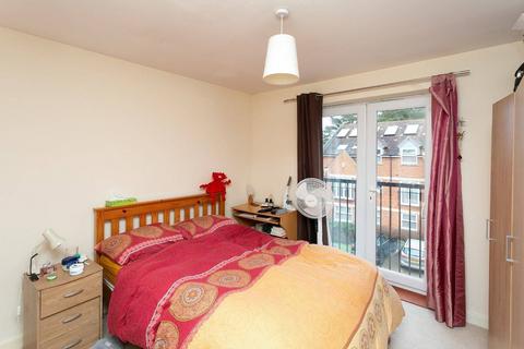 2 bedroom flat for sale, Walton Road, Bushey, WD23