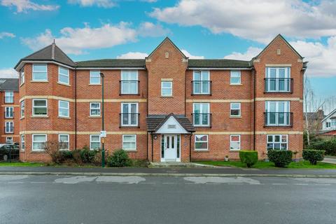 2 bedroom flat for sale, Walton Road, Bushey, WD23
