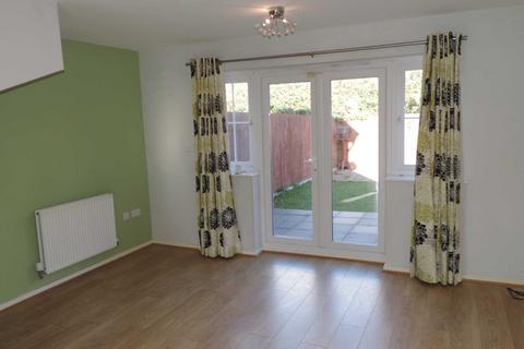 3 bedroom semi-detached house to rent, Broomes Park, Chadderton, Oldham